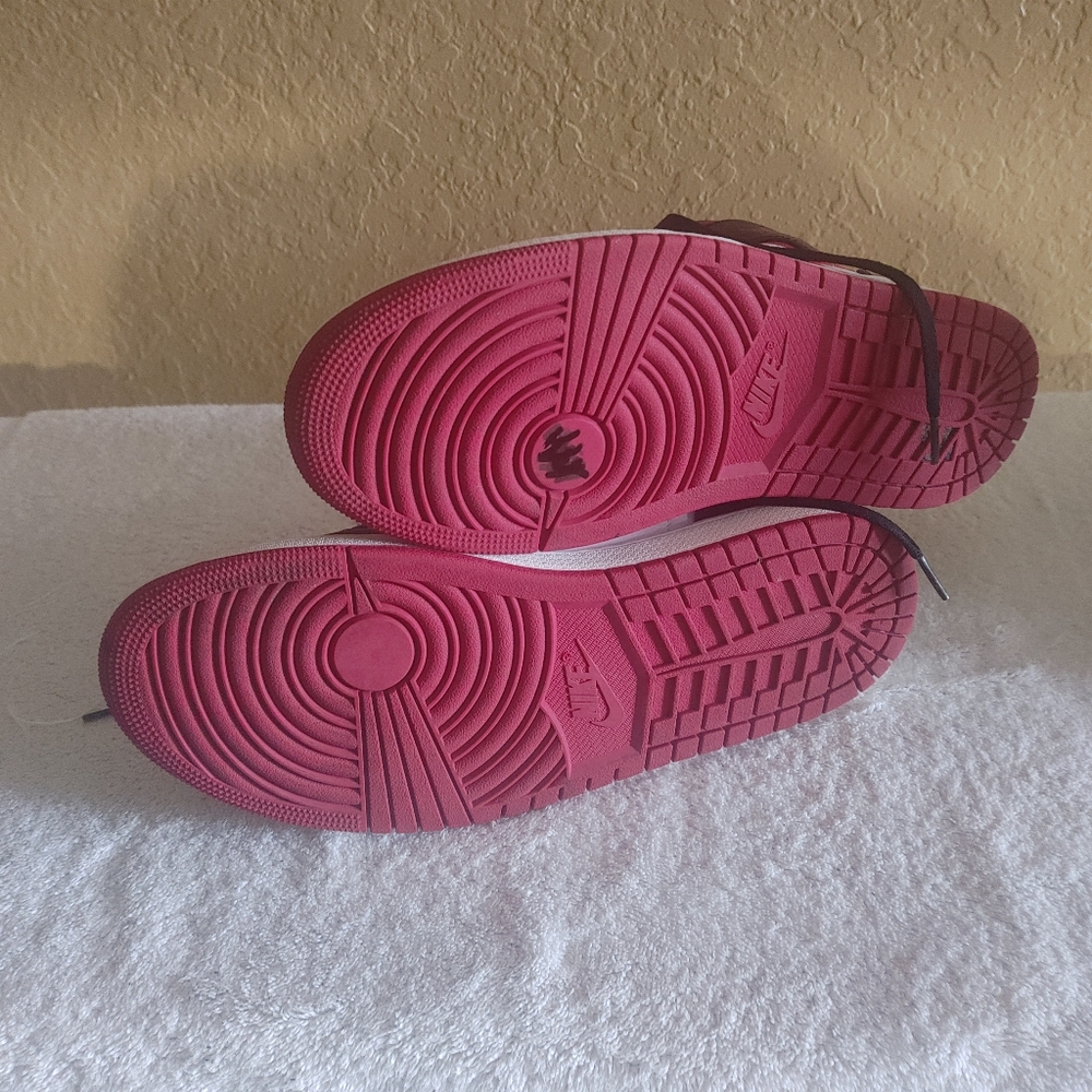 Sneakers - Picture 5 of 7